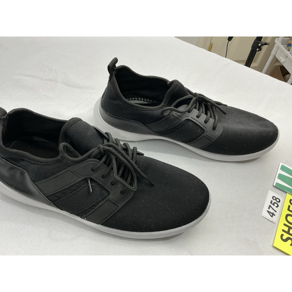 Men’s B Low Top Sneakers 9 Black Lace Up